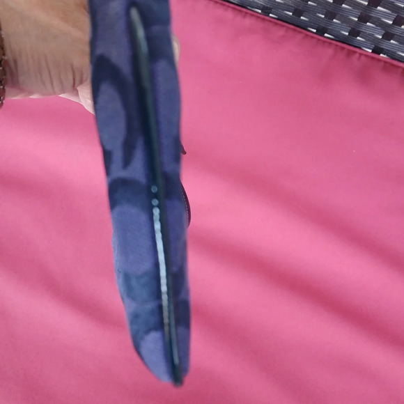 Coach Poppy Glam Navy and Silver Wristlet. 🔥🔥🔥🔥 - Picture 5 of 7